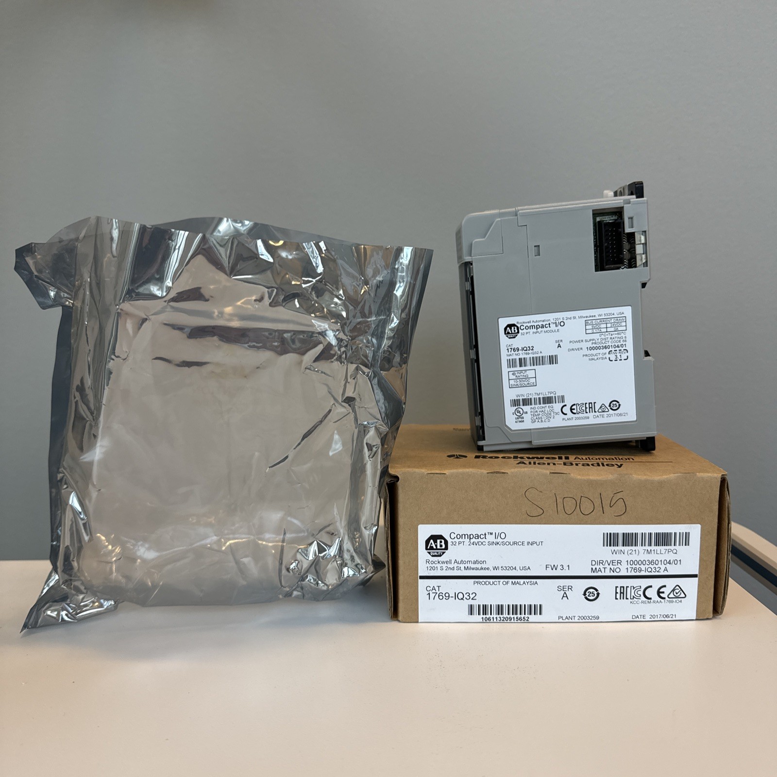 New OPEN BOX AB 1769-IQ32 /A CompactLogix 24V DC Input Module 1769IQ32