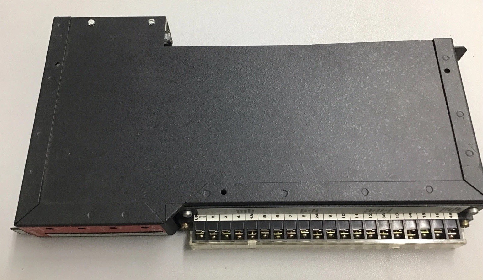 Square D SY/MAX Class 8030 120VAC Output Module Type ROM-221 30619-502-50 (b623)