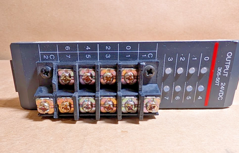 Siemens / Texas Instruments 305-50T Digital Output Module, 8pt, 5-24VDC (NNB)