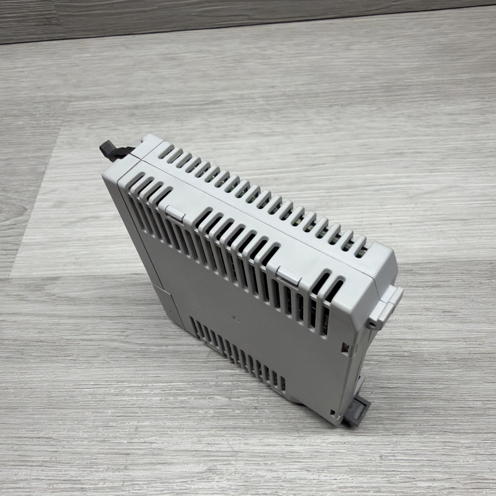 Automation Direct P2-32NE3 Discrete Input Module, 32 Point 24VDC/AC, READ DESCRI