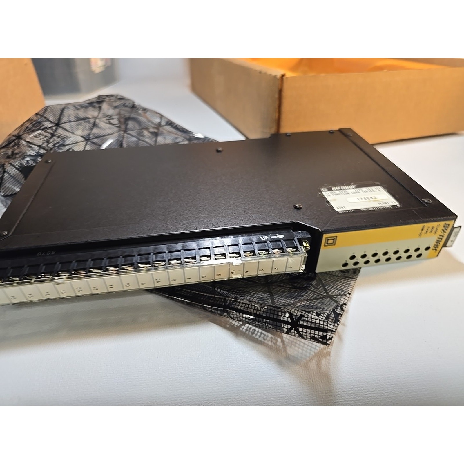 Sy/Max Class 8030 Rim-101 16 Function Input Module 120 Vac Square D Schneider