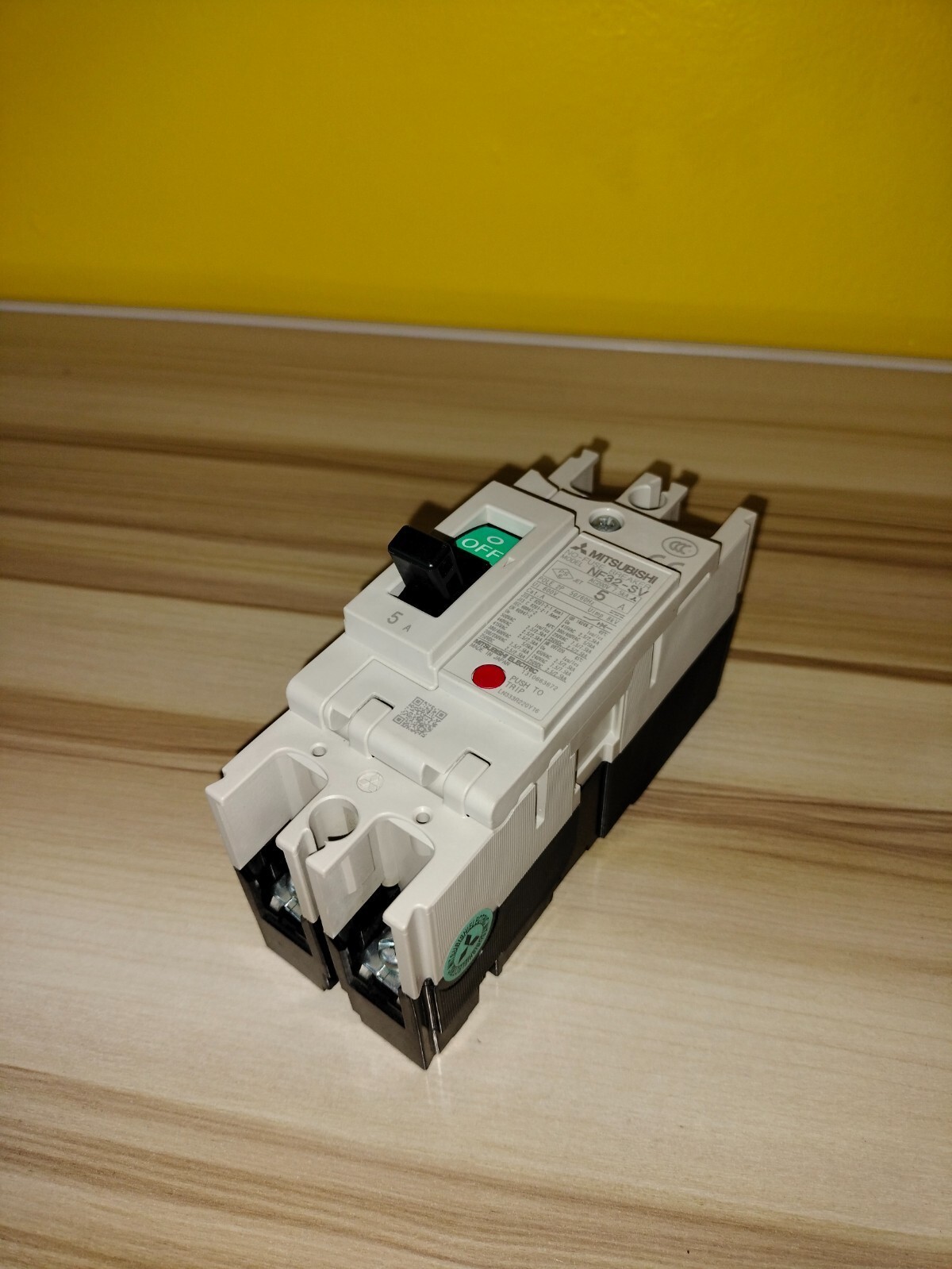 Mitsubishi NF32-SV NF32SV No-Fuse Breaker 2 Pole 5A 7.5kA Made in Japan