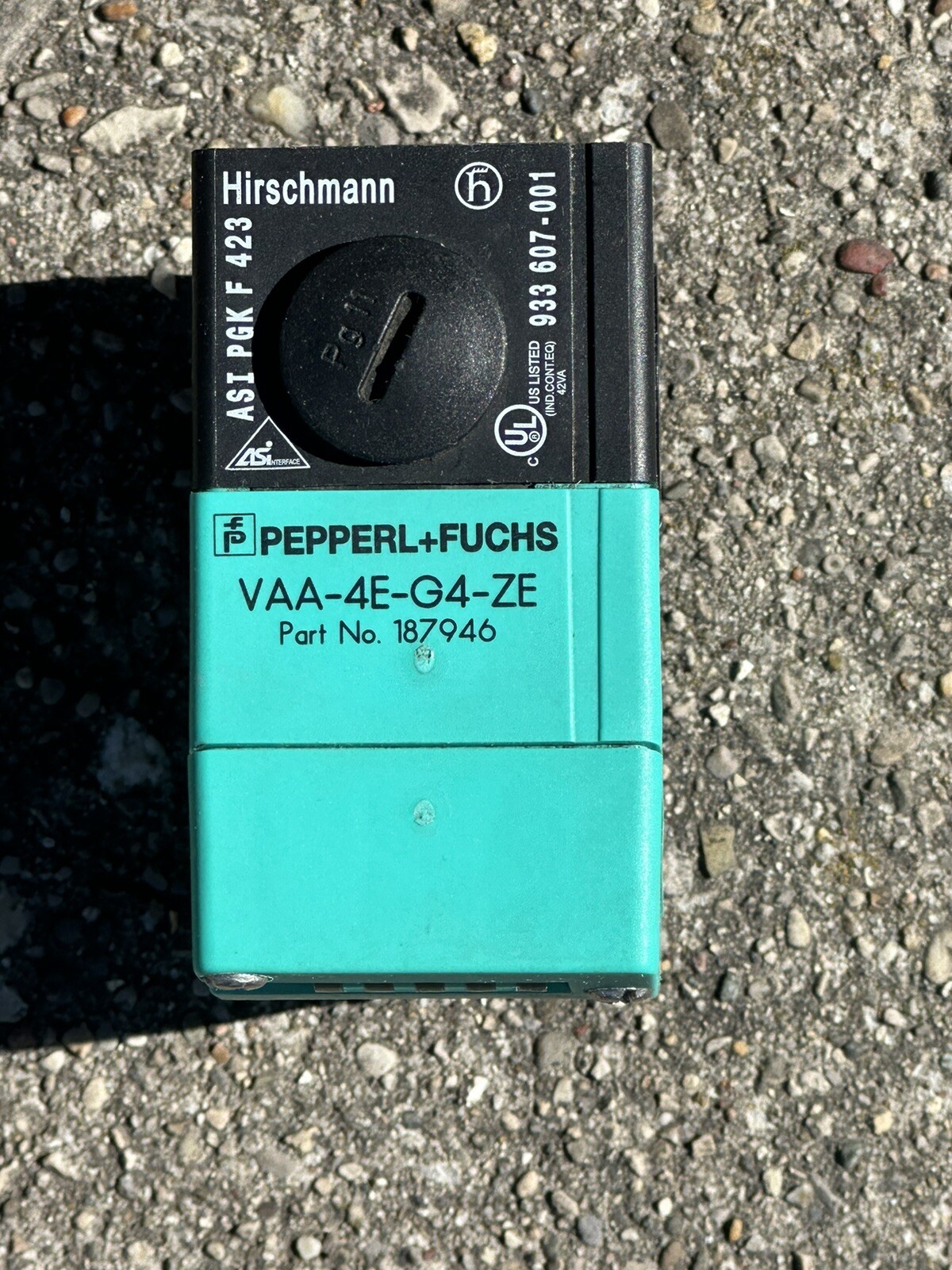 PEPPERL + FUCHS VAA-4E-G4-ZE Interface Sensor Module Rack Mount Clean