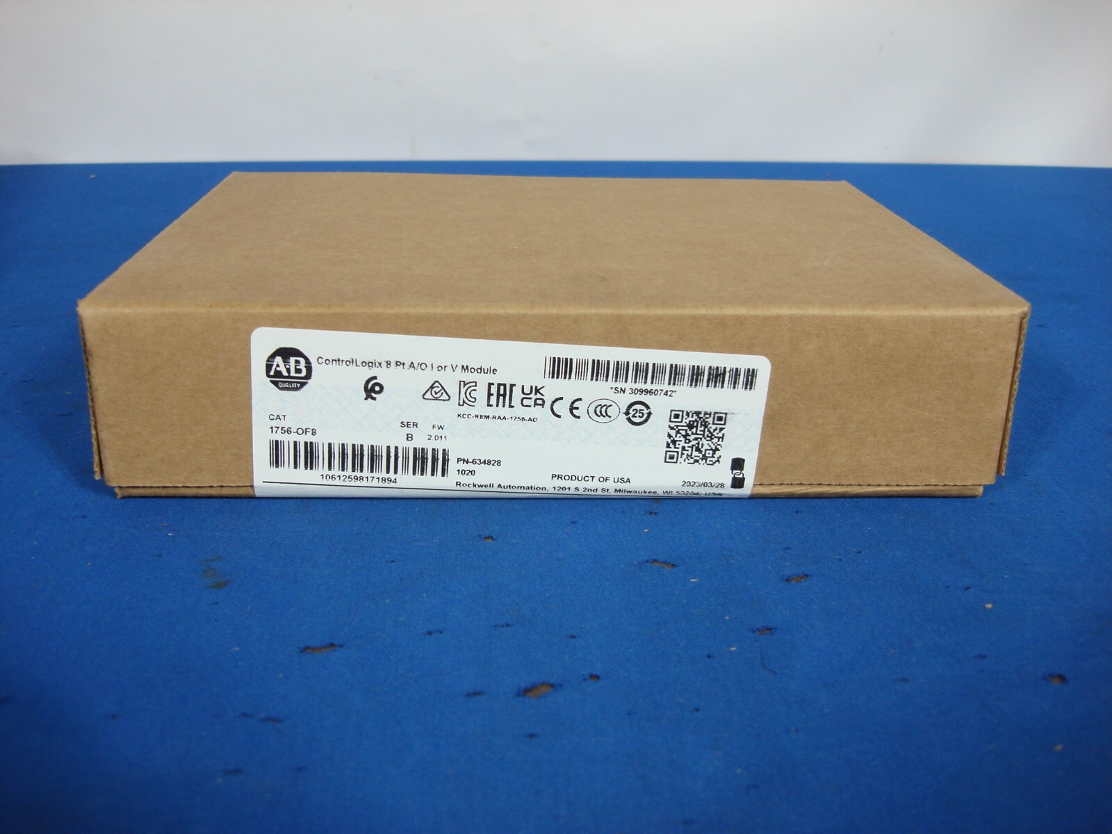 Allen Bradley ControlLogix 8 Pt A/O 1756-OF8 Ser B MFG 2023 2.011