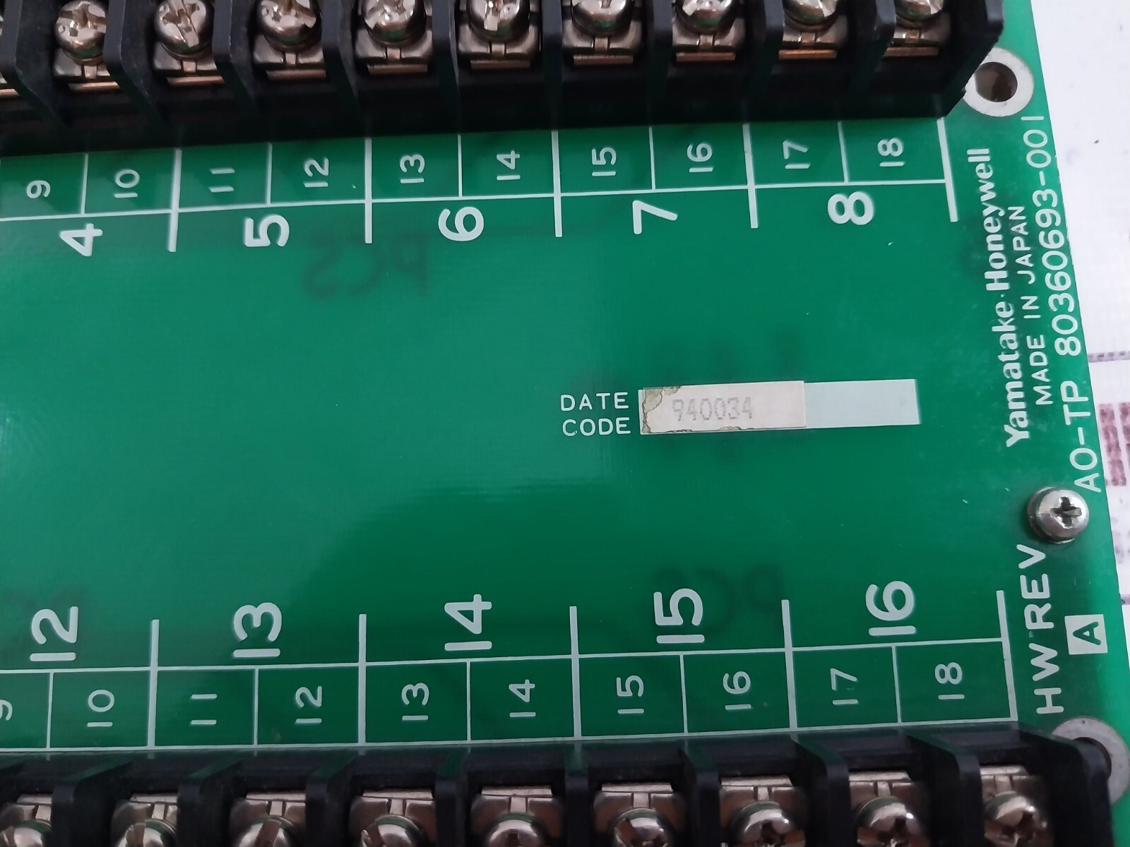 Yamatake-Honeywell 80360693-001 Analog Output Remote Terminal Panel