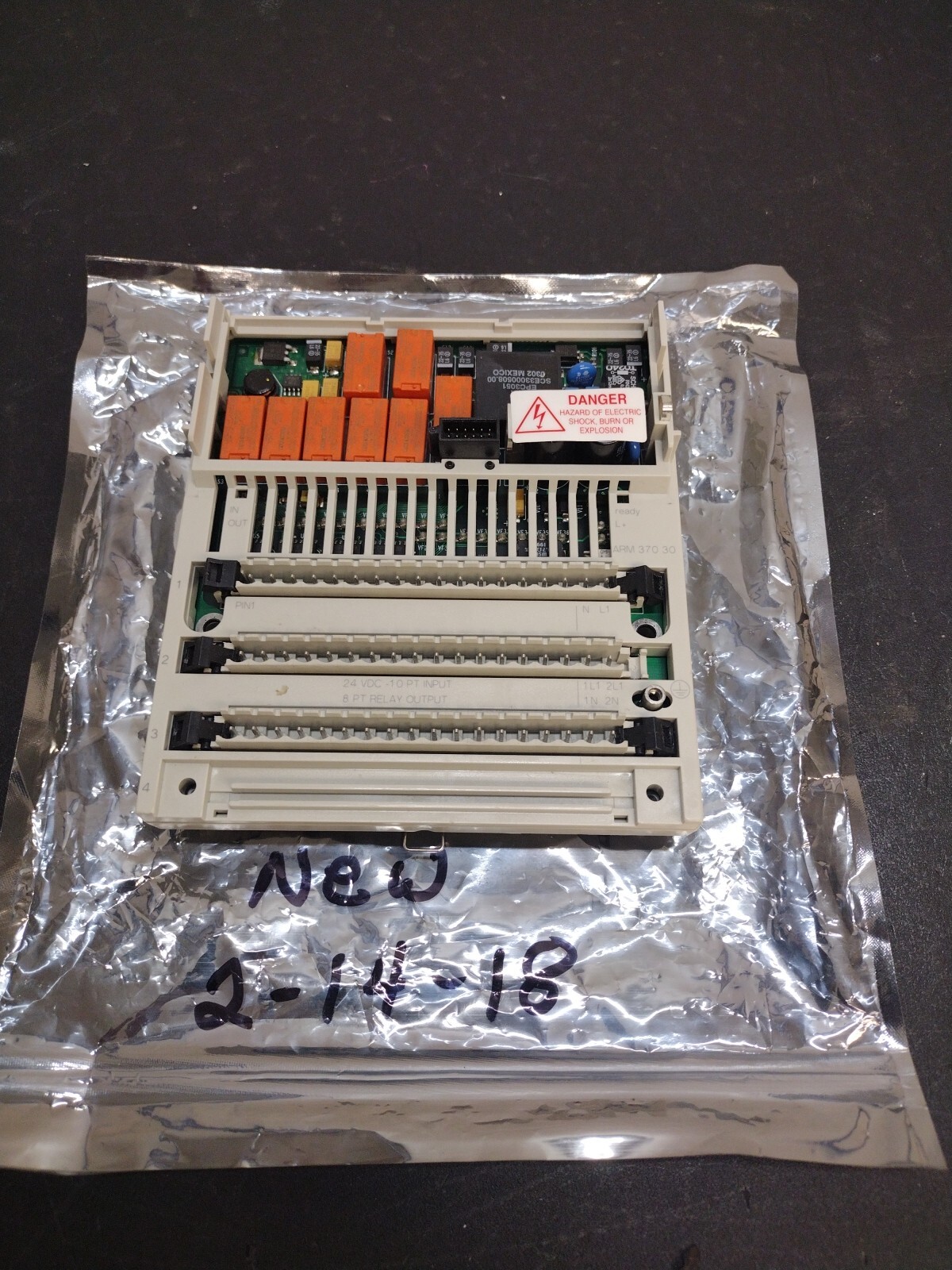 Schneider Electric 170ARM37030 PLC Digital I/O Module TSX MOMENTUM 8 POINT RELAY