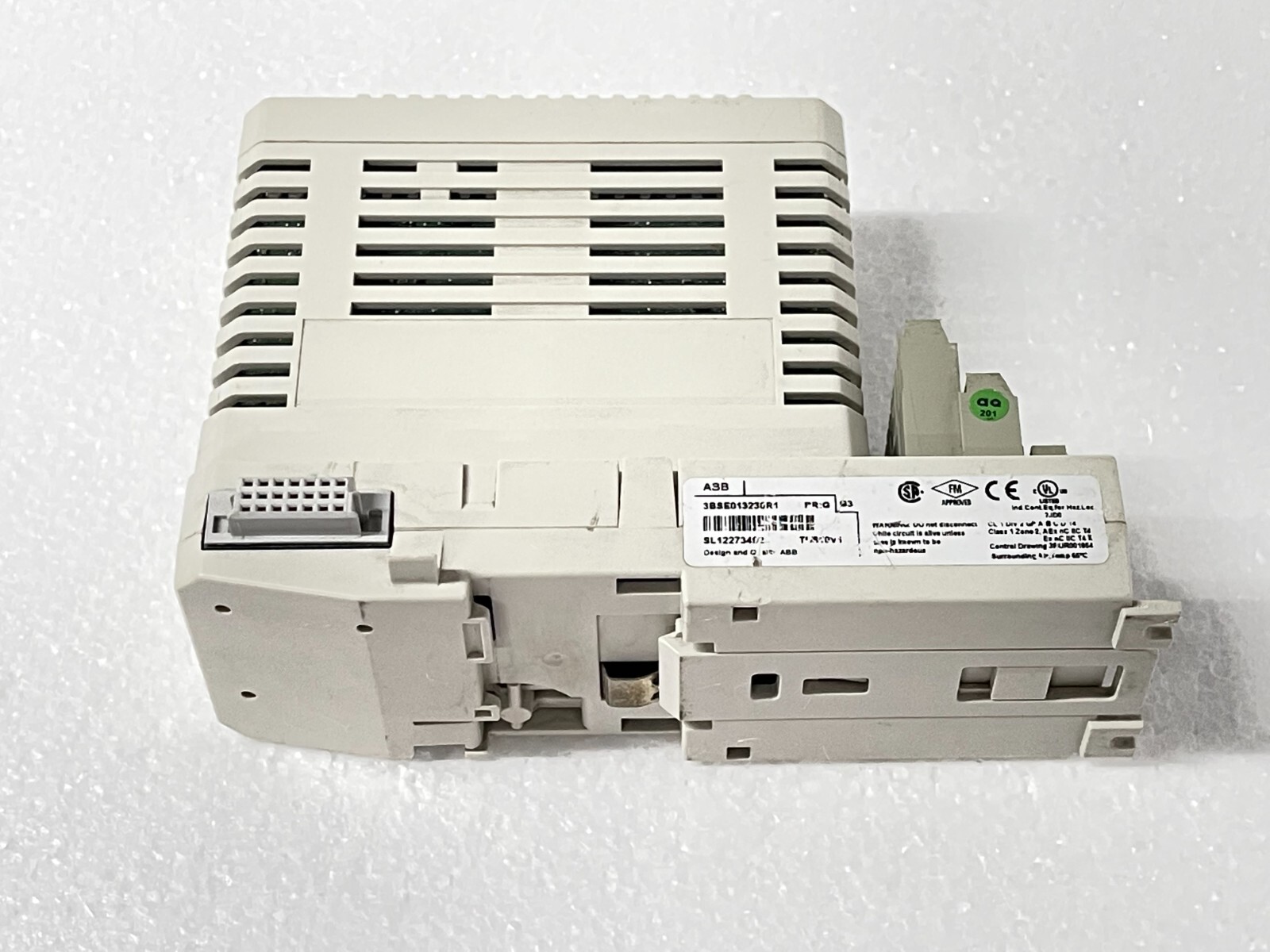 ABB AO810V2 8ch 0..20mA 3BSE038415R1 PR:D With 3BSE013230R1 PR:G