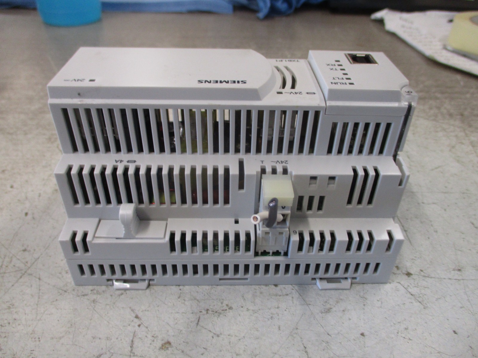 Siemens TX-I/O Bus Interface Module TXB1.P1 24VAC 50/60Hz Used