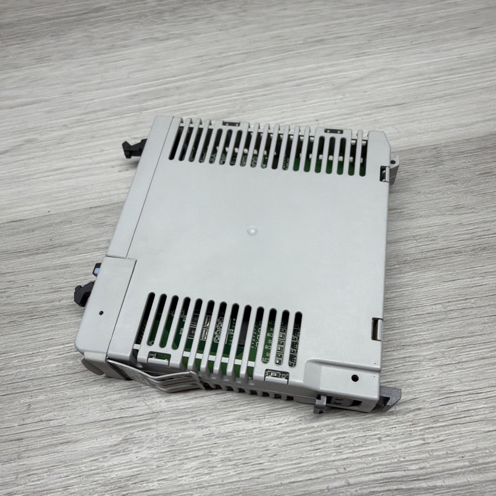 Automation Direct P2-32NE3 Discrete Input Module, 32 Point 24VDC/AC, READ DESCRI