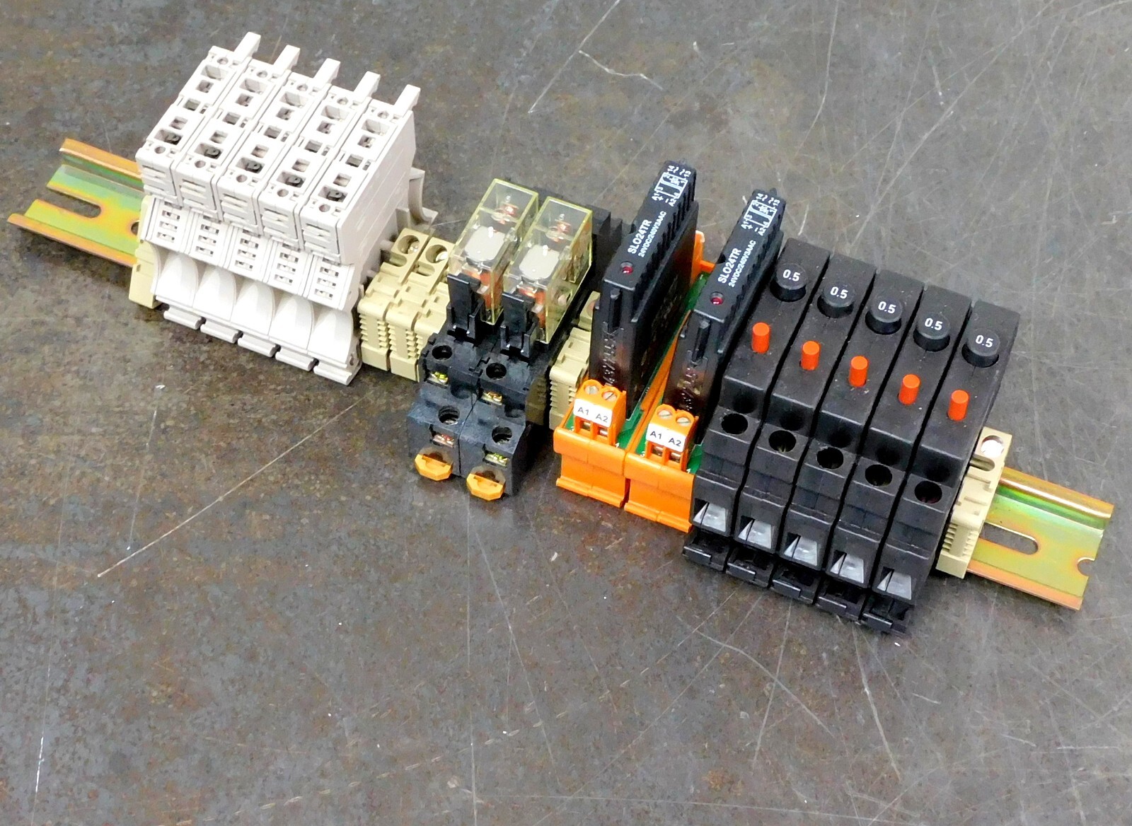 Weidmuller & Allen Bradley LR82859, WSI6/2, EW35, 700-HK36Z24, GH005 DIN Rail