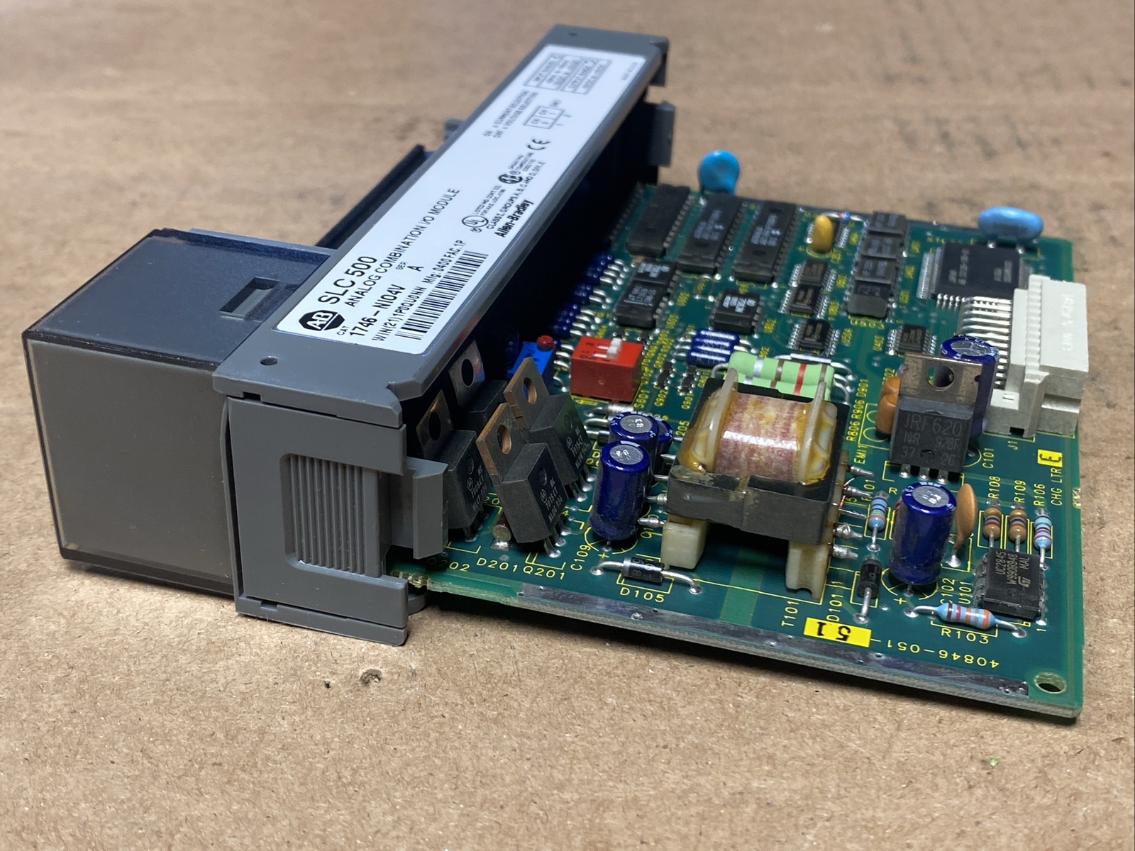 Allen Bradley Analog Combination I/O Module 1746-NIO4V Ser A NI04V FAST SHIPPING