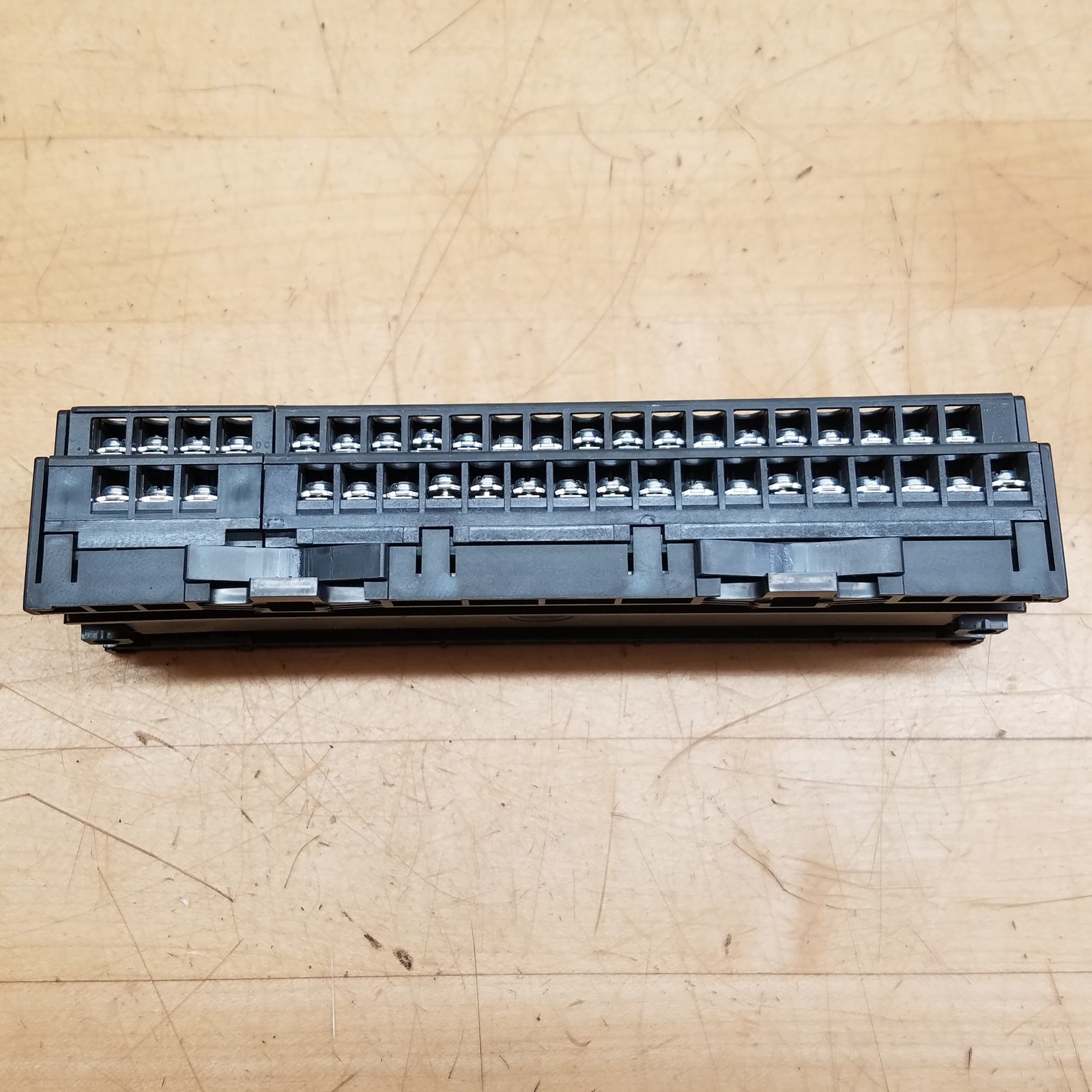 Mitsubishi AJ65SBTB1-32D Input Controller Module, 32 Point 24 VDC Input 7mA