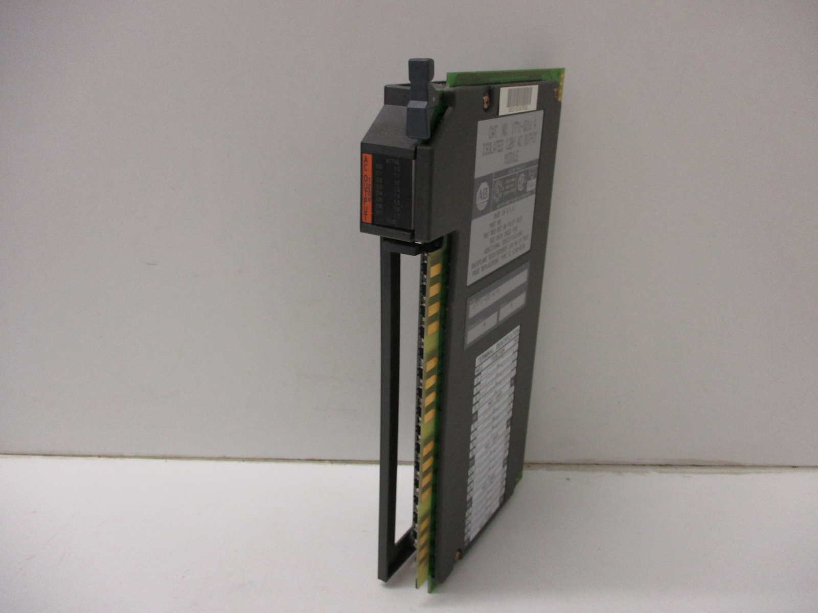 ALLEN BRADLEY 1771-OD16 SERIES A ISOLATED 120V AC OUTPUT MODULE