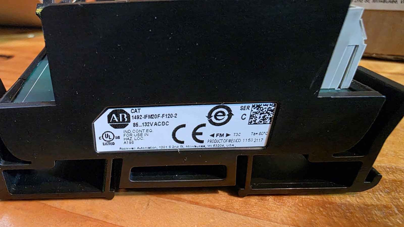 Allen Bradley BULLETIN 1492-IFM20F-F120-2 Ser C 20pt Fusible Interface With LEDs