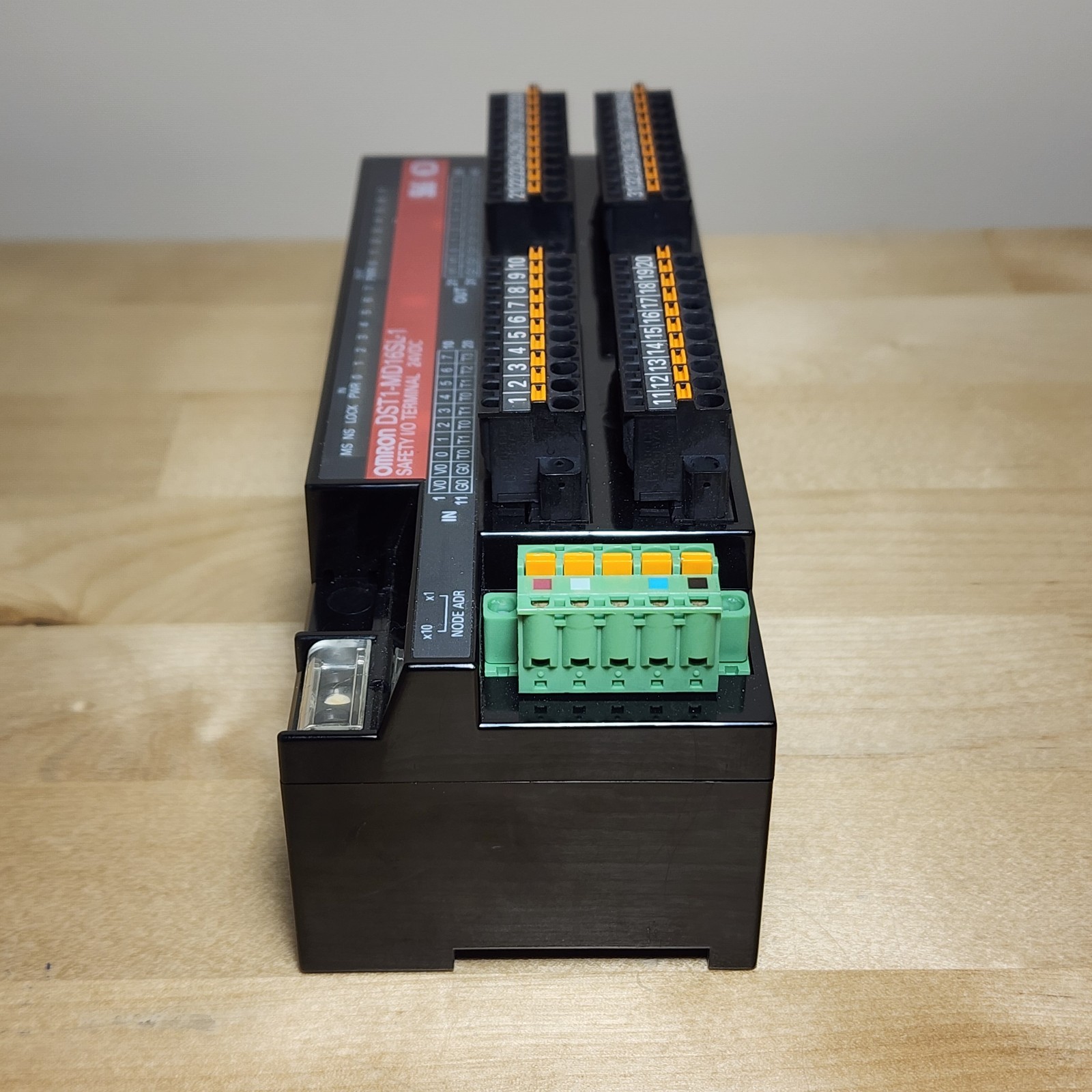 Omron DST1-MD16SL-1 Safety I/O Terminal 8 Inputs 8 Outputs 24VDC