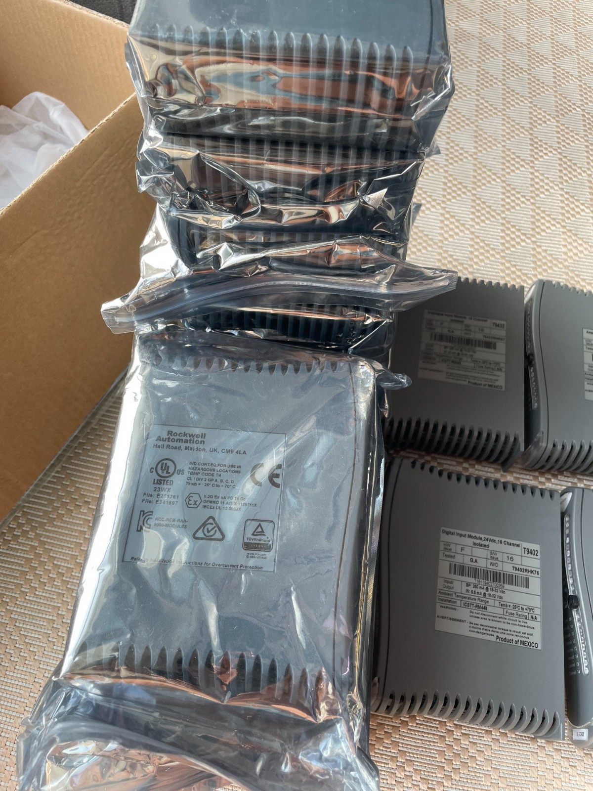 Allen-Bradley Rockwell T9402 16CH 24VDC Isolated Digital Input AB T9402