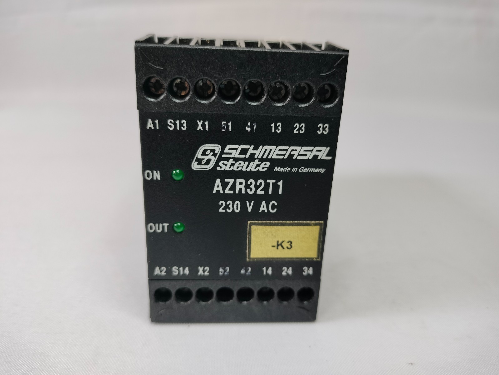 Schmersal AZR32T1 Safety Controller Module Relay 230VAC