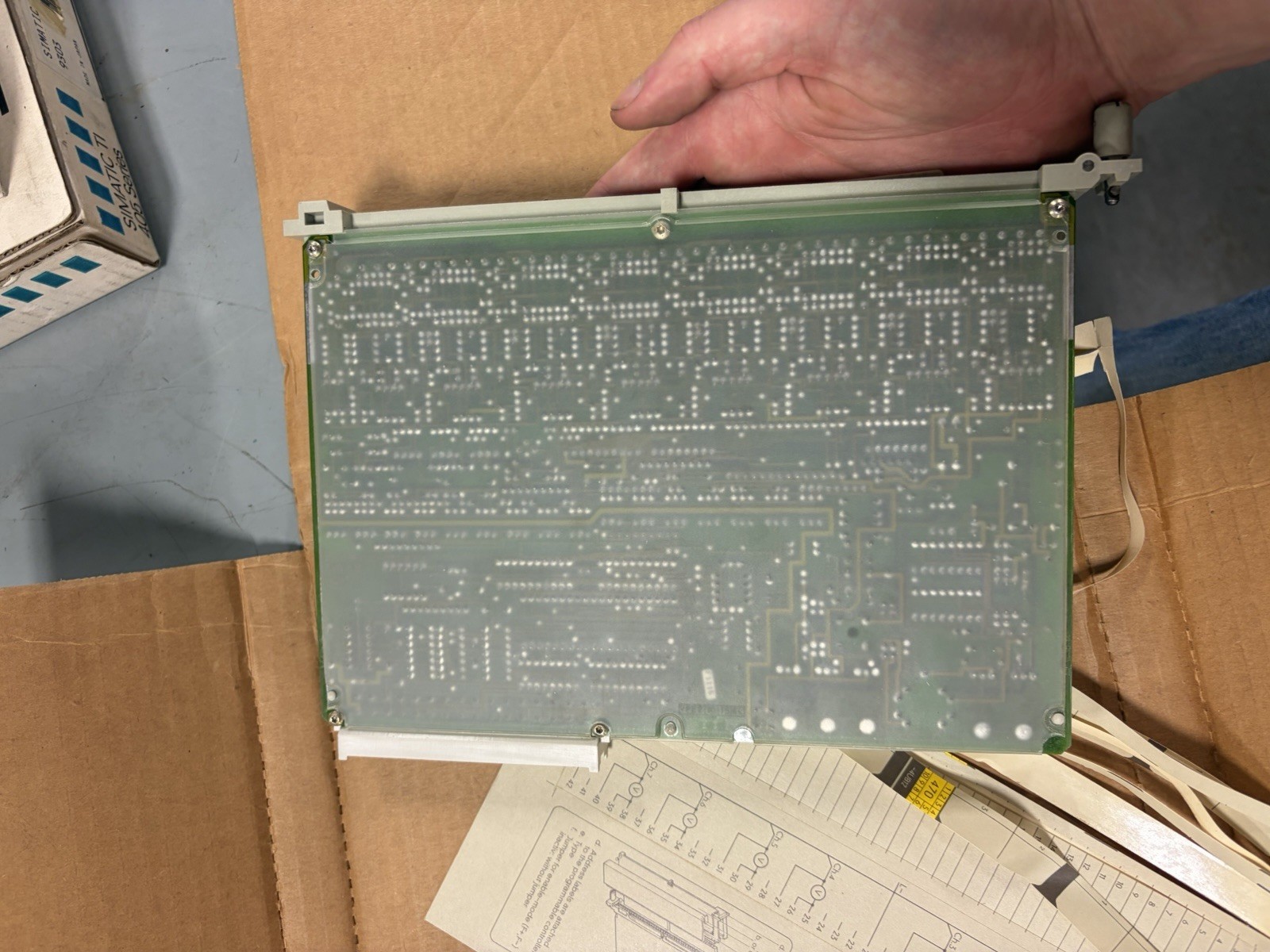NEW SIEMENS 6ES5470-4UB12 OUTPUT MODULE IN BOX