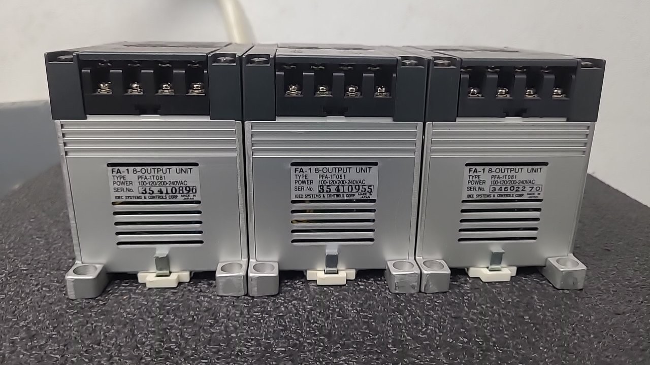 IDEC FA-1 PFA-1T081 8-Point DC Output Module Industrial Automation Unit Lot of 3