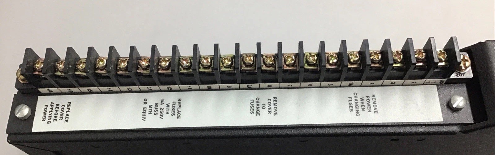 Square D SY/MAX Class 8030 120VAC Output Module Type ROM-221 30619-502-50 (b623)