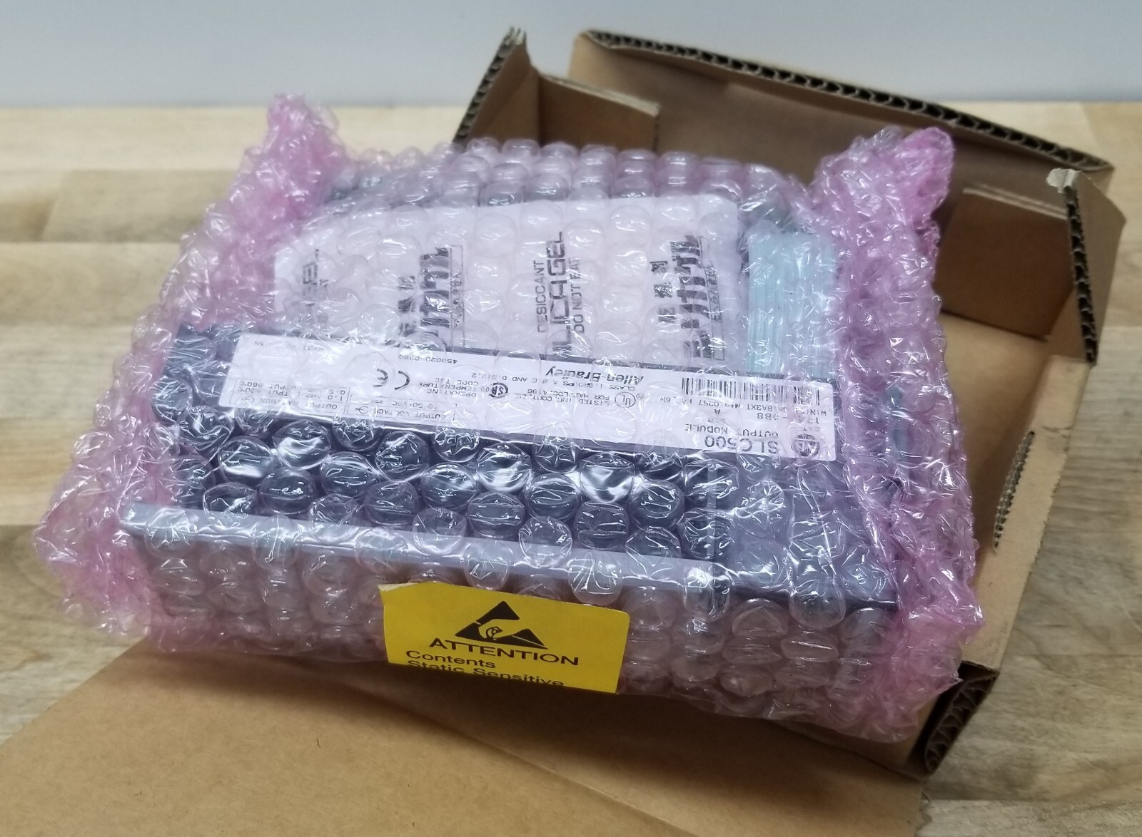 NEW Allen-Bradley 1746-OB8 Factory Sealed SLC 500 Output Voltage Module PLC
