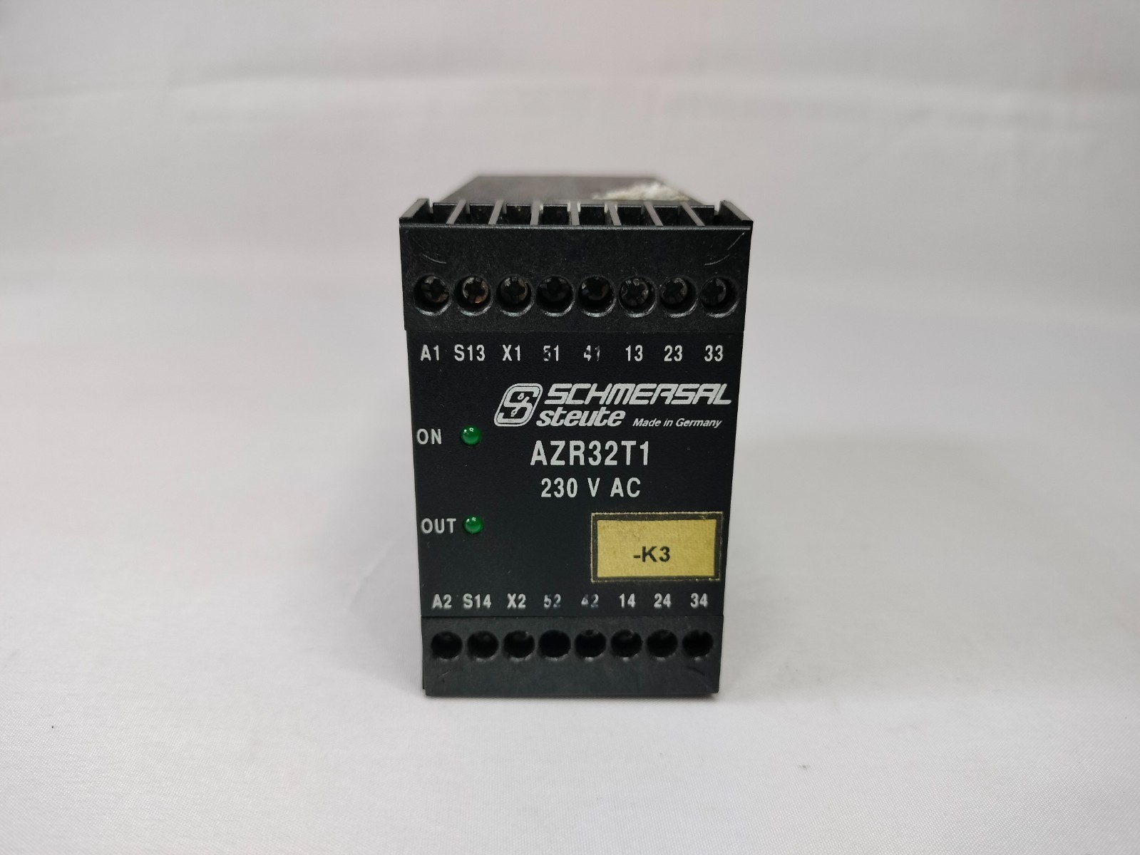 Schmersal AZR32T1 Safety Controller Module Relay 230VAC