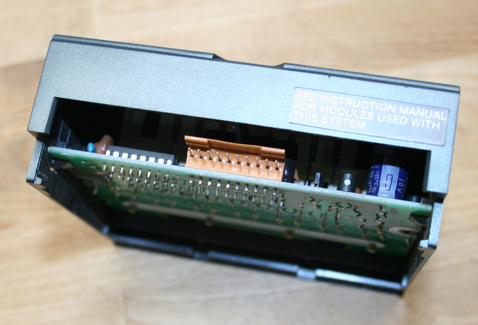 SQUARE D SY/MAX RELAY OUTPUT PLC MODULE 8005 type RT-108 Series A1