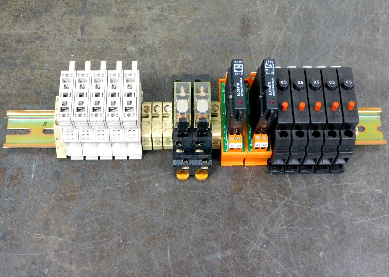 Weidmuller & Allen Bradley LR82859, WSI6/2, EW35, 700-HK36Z24, GH005 DIN Rail