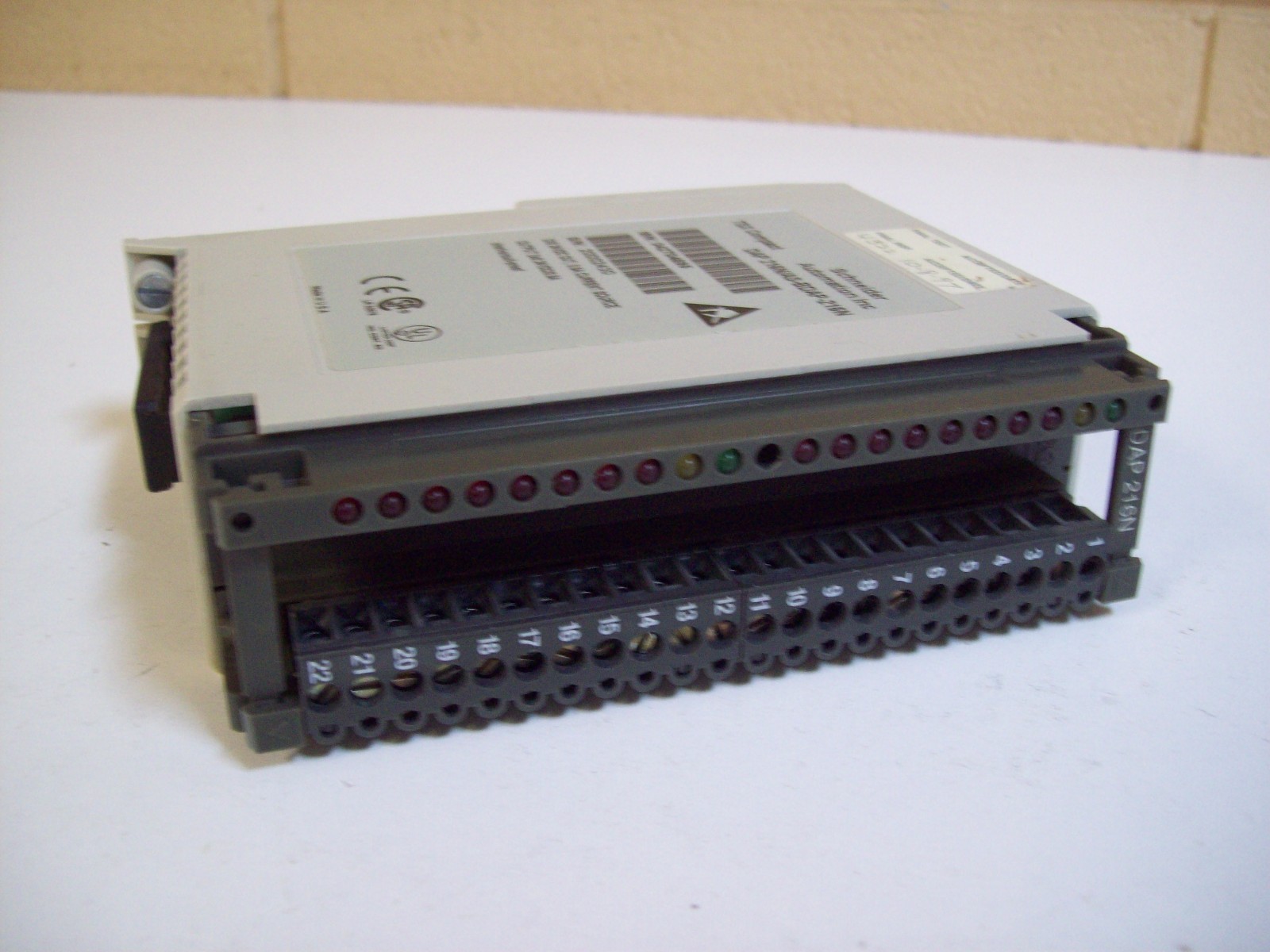 SCHNEIDER DAP 216N/AS-BDAP-216N DISCRETE OUTPUT MODULE 2X8- USED – FREE SHIPPING
