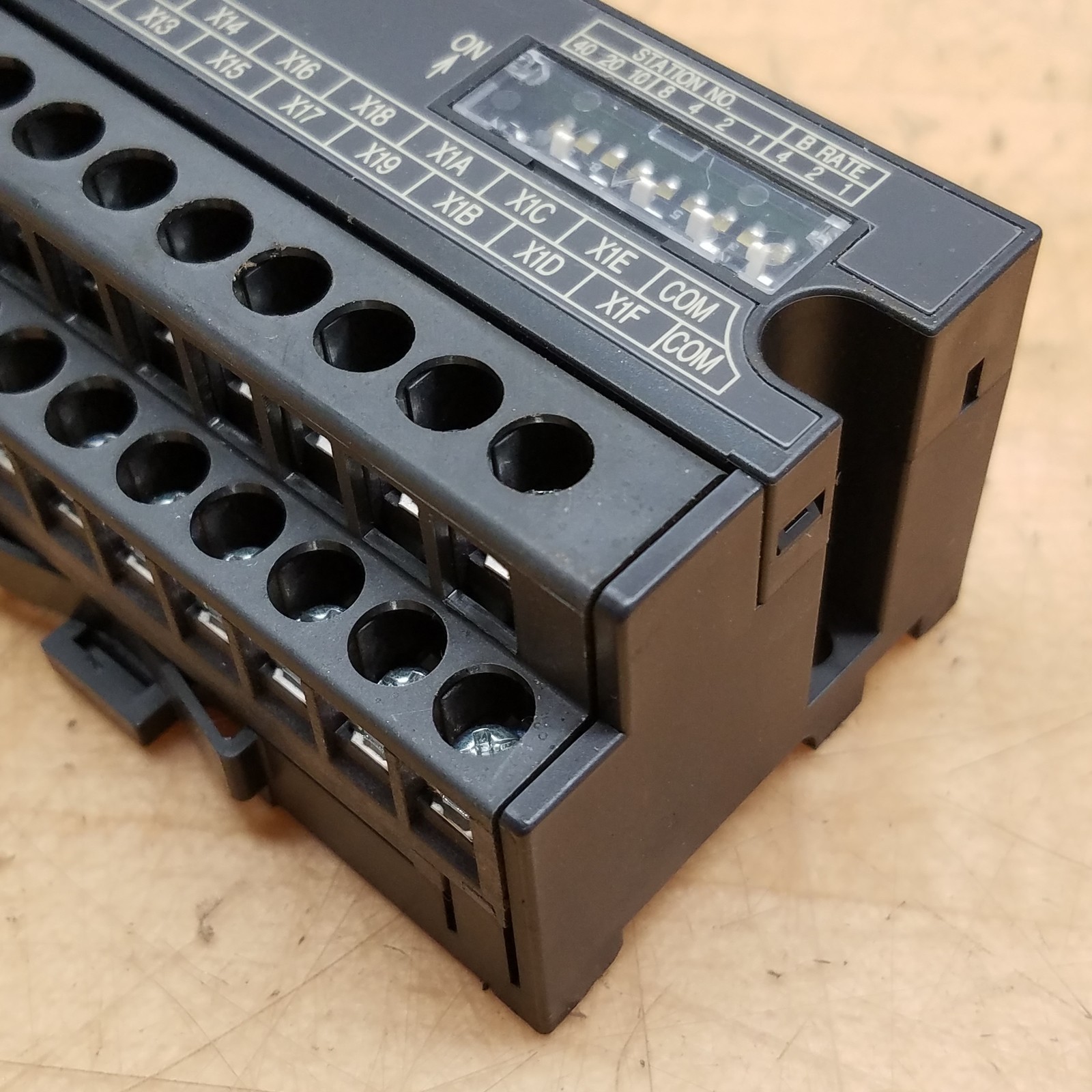 Mitsubishi AJ65SBTB1-32D Input Controller Module, 32 Point 24 VDC Input 7mA