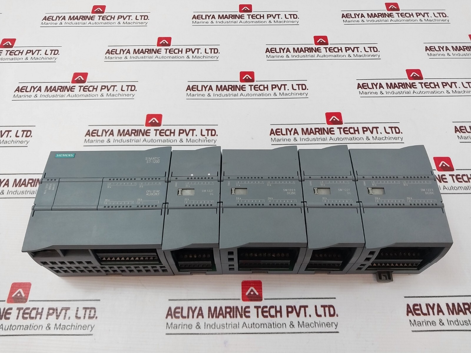 SIEMENS 6ES7 223-1BL30-0XB0 Analog Input And Output Module Supply – 24VDC