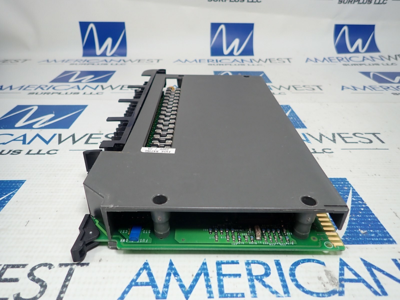 ALLEN BRADLEY 1771-OD16/B ISOLATED 120V AC OUTPUT 2A PILOT DUTY REV DO3 SERIES B
