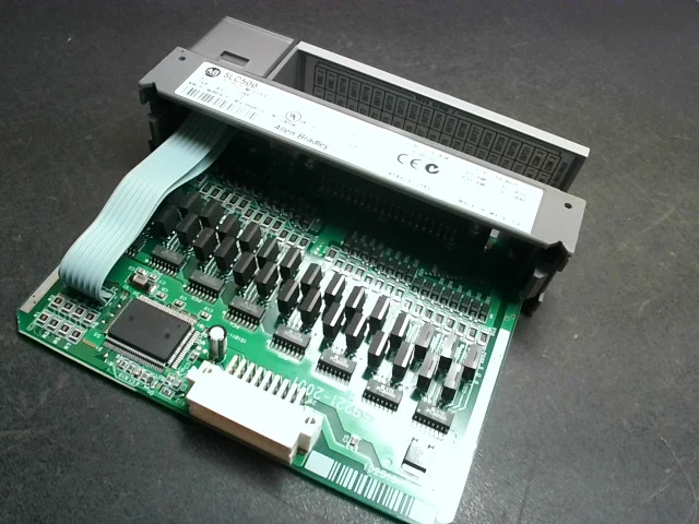 Allen Bradley 1746-OB32 /D Output Module SLC500 5-50 VDC-Used