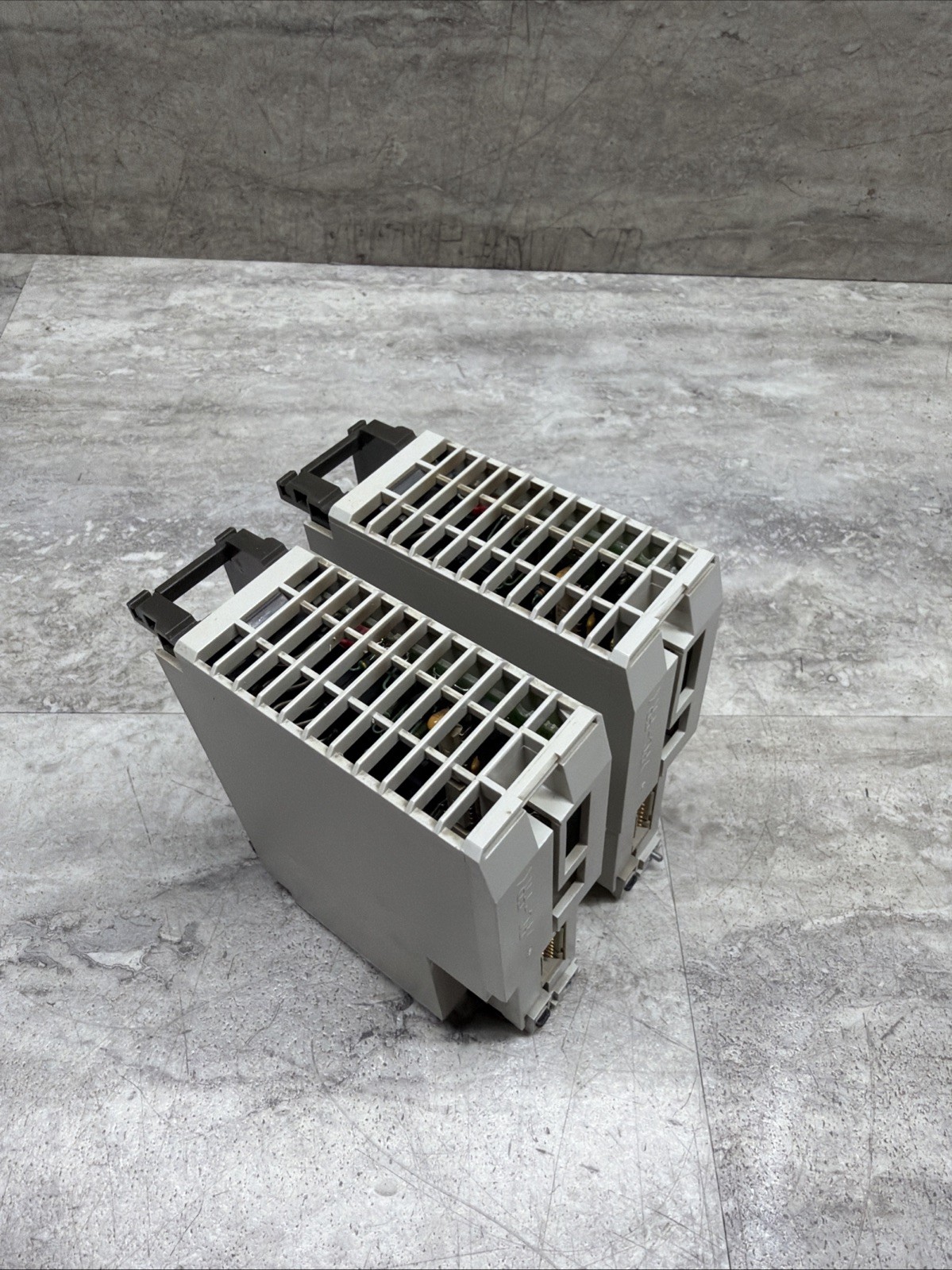 AEG Modicon DAP 216 / AS-BDAP-216 Discrete Output Module, 16 X 24VDC