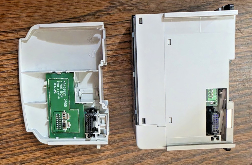 ALLEN BRADLEY COMPACT I/O UNIT 1769-OB32 SER A REV 1 F/W 3.1 W/ END CAP 1769-ECR