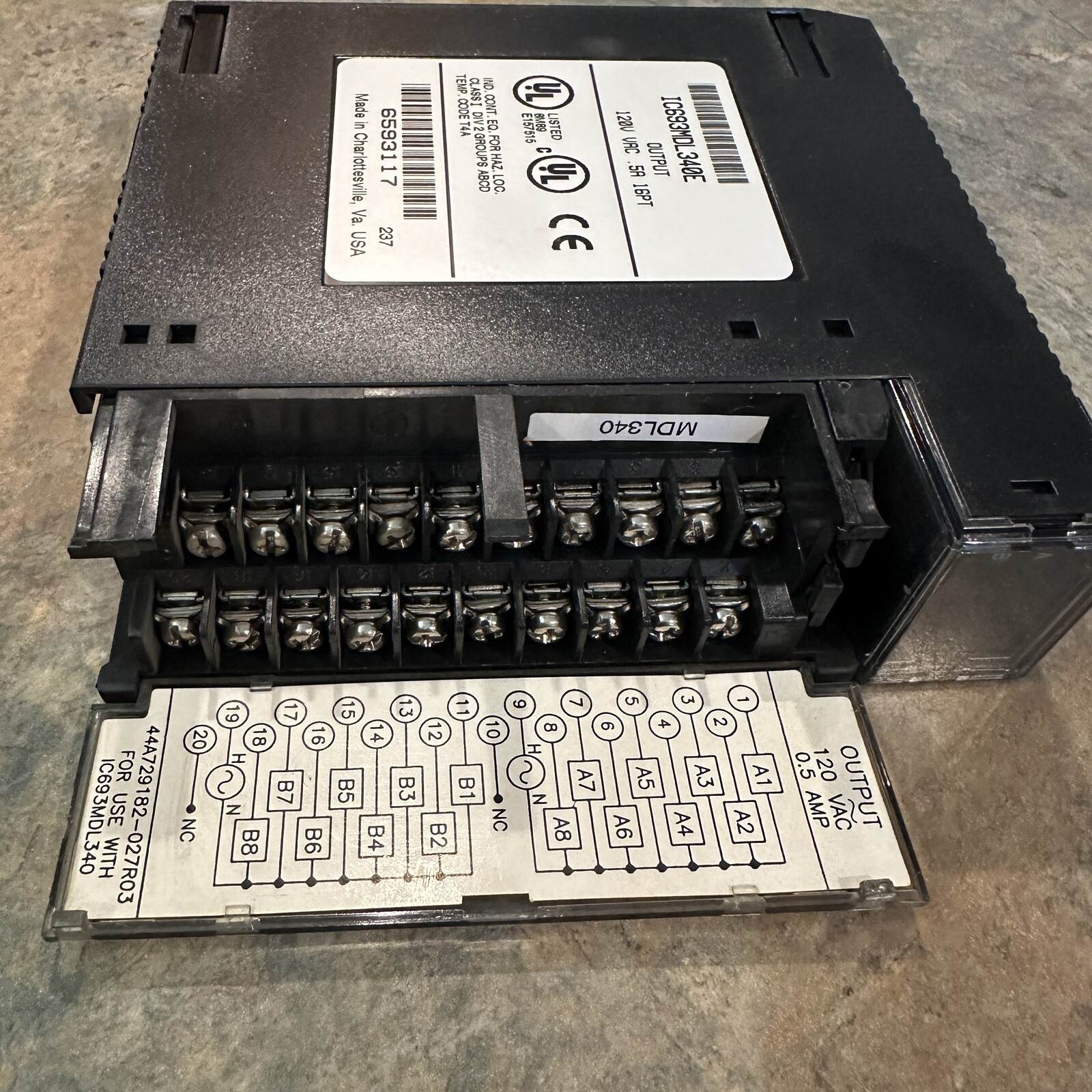 IC693MDL340E 120VAC .5A 50/60Hz 16PT GE GE 90/30 PLC Output Module (USED)