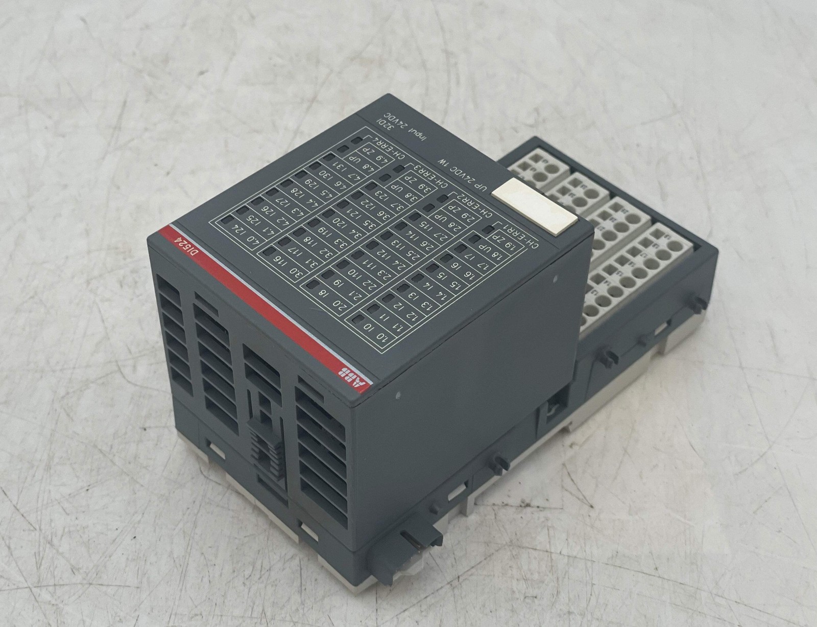 ABB 1SAP240000R0001 DI524 Digital Input Module, 32 Inputs w/ Terminal Base (Used