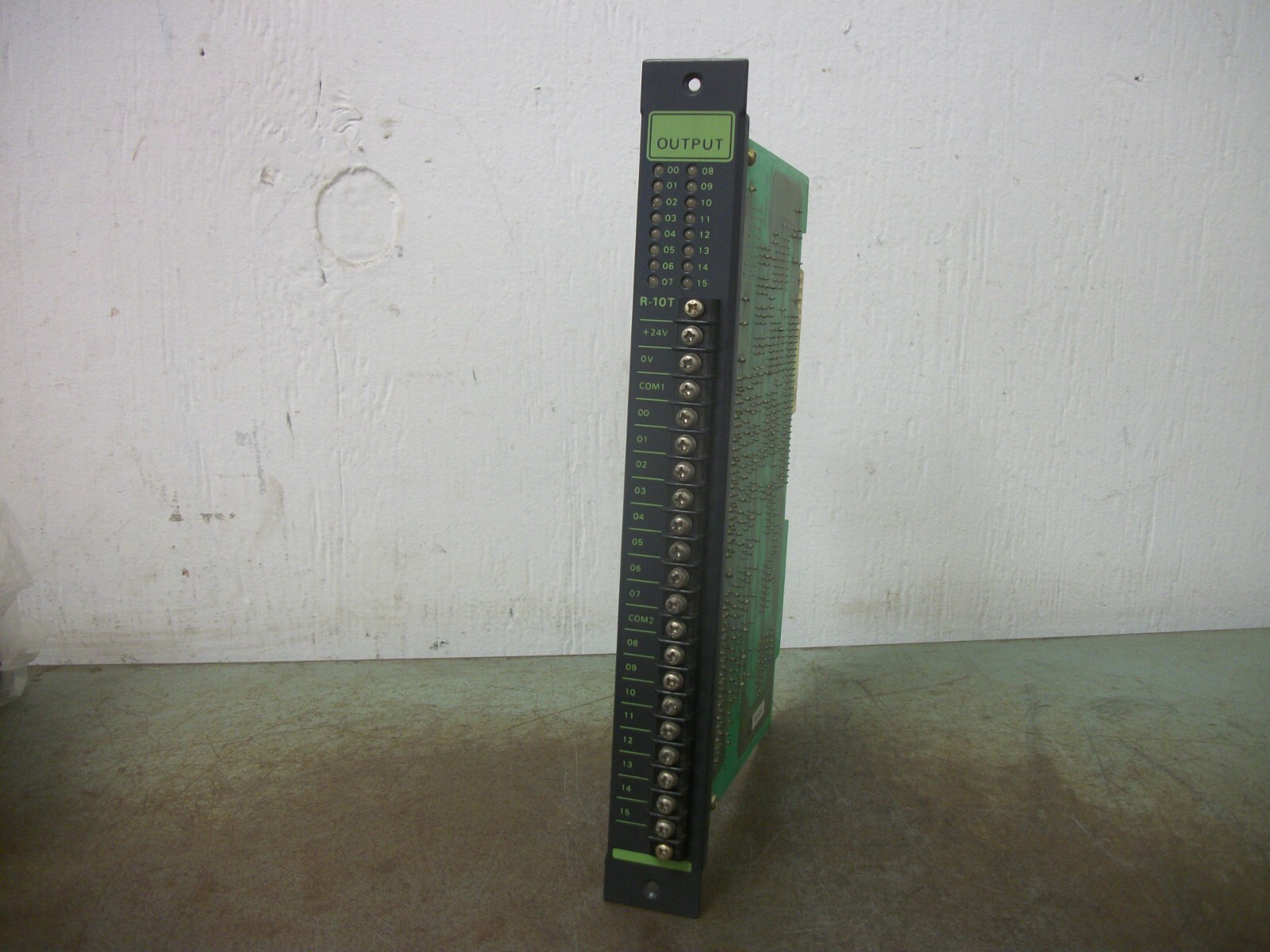KOYO 16-POINT PLC DC OUTPUT MODULE R-10T