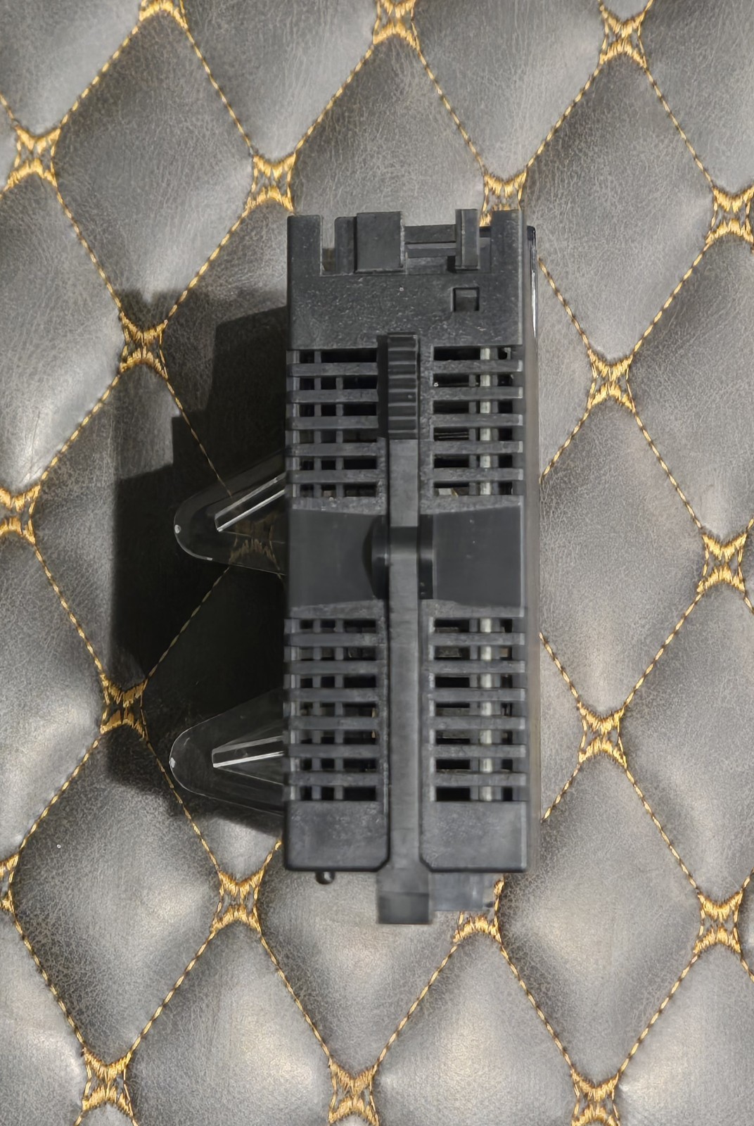 GE Fanuc IC693MDL740G Output Module 12/24VDC 0.5A 16PT POS