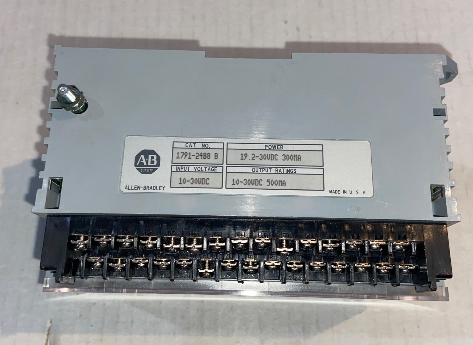 Allen Bradley 1791-24B8 ser B I/O Programmable Logic Module PLC 10-30VDC