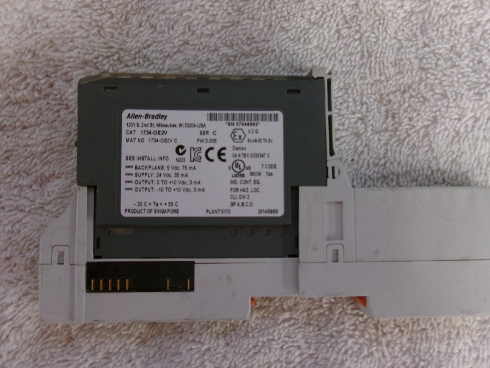 Allen Bradley Analog Output Module with Base 1734-TOP 1734-OE2V 0E2V