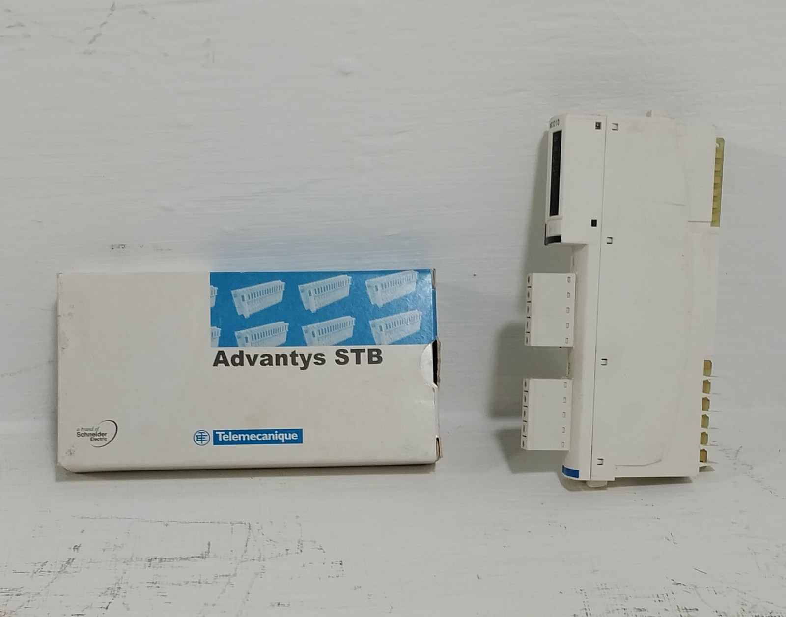 New Telemecanique Advantys STBDRC3210 Relay Output Module 2A 24V Coil 2pt PLC