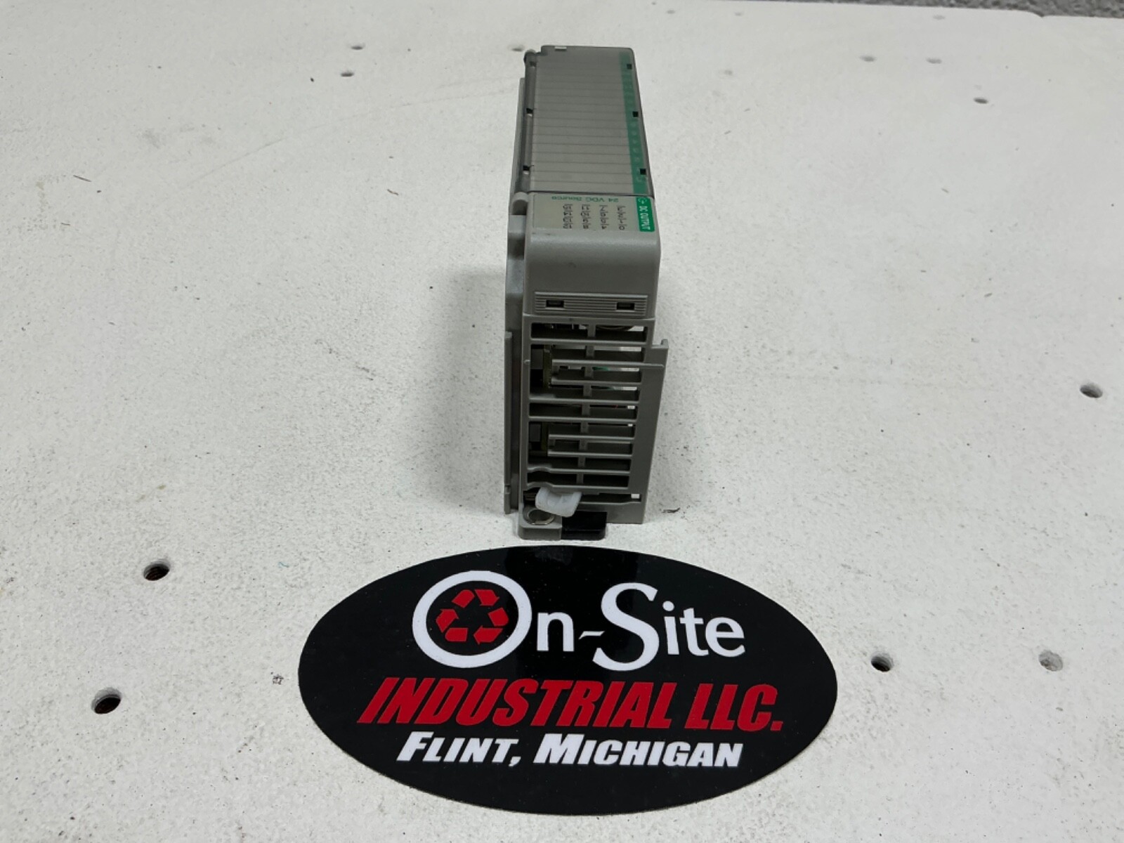 ALLEN-BRADLEY COMPACT I/O 1769-OB16 SERIES B SOURCING OUTPUT MODULE
