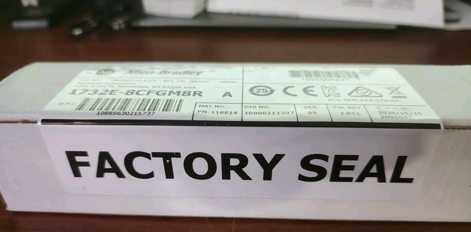 NEW ORIGINAL PACKAGING Allen-Bradley 1732E-8CFGM8R Logic Controller