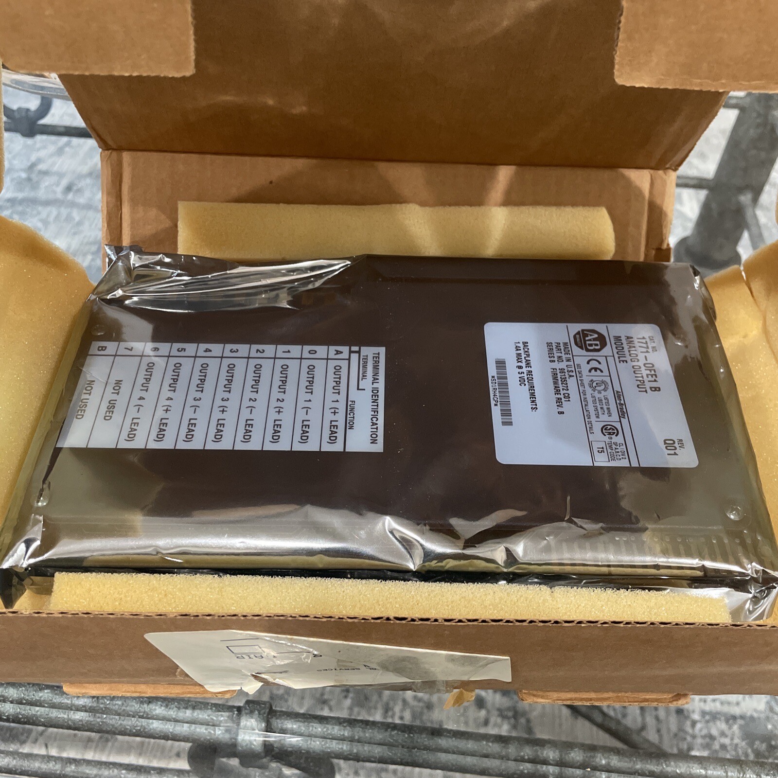 Allen-Bradley 17710FE1 Ser. B Analog Output Module 10VDC