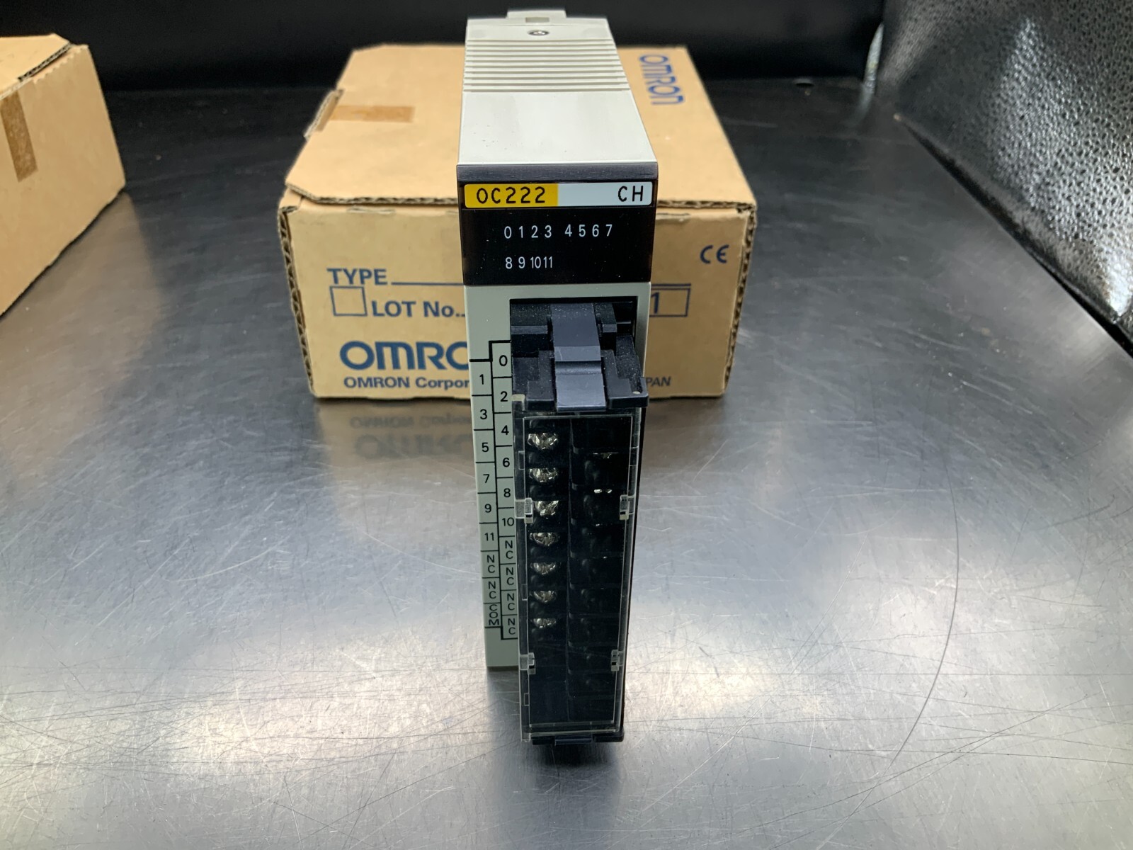 Omron C200H-OC222 Output Module Relay
