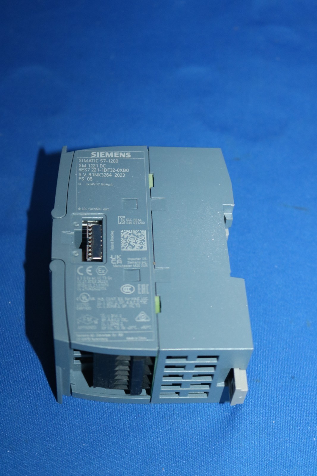 Siemens Simatic SM1221 6ES7 221-1BF32-0XB0 8x digital output 6ES7221-1BF32-0XB0