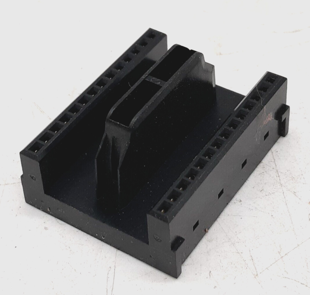 Siemens 6ES7 321-1FH00-0AA0 Input Module – BROKEN PLASTIC