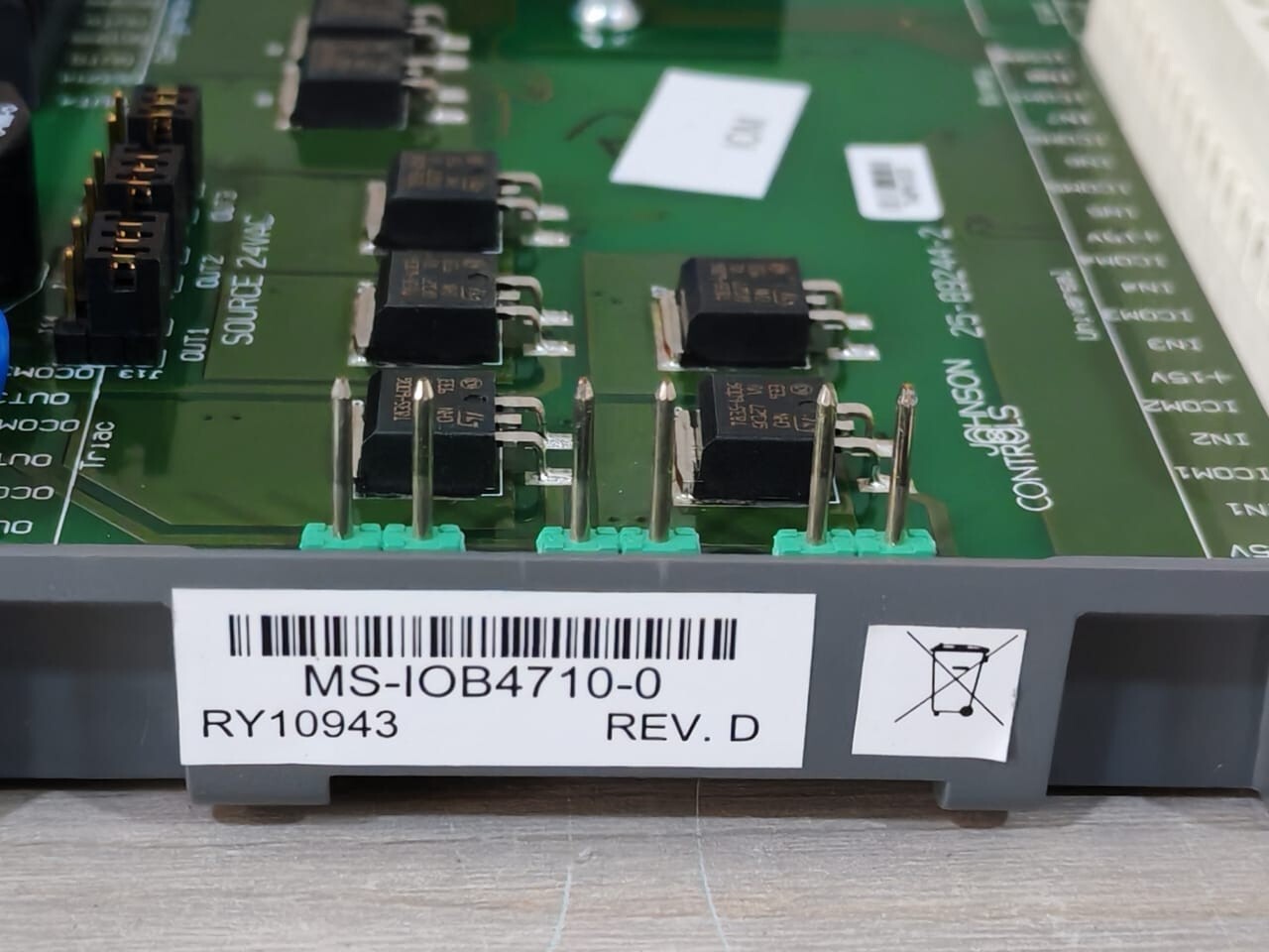 JOHNSON CONTROLS MS-IOU4710-0 INPUT OUTPUT MODULE WITH FHILTY BOX