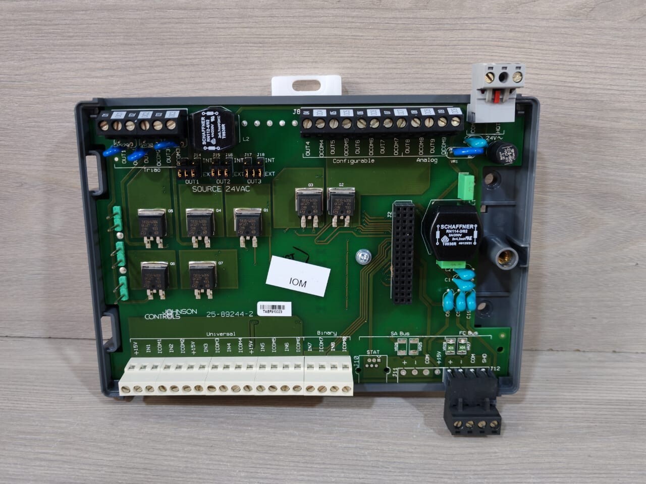 JOHNSON CONTROLS MS-IOU4710-0 INPUT OUTPUT MODULE WITH FHILTY BOX